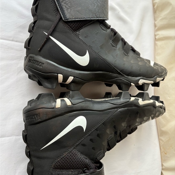 Nike‎ Charcoal and White High-Top Cleats - Picture 2 of 9